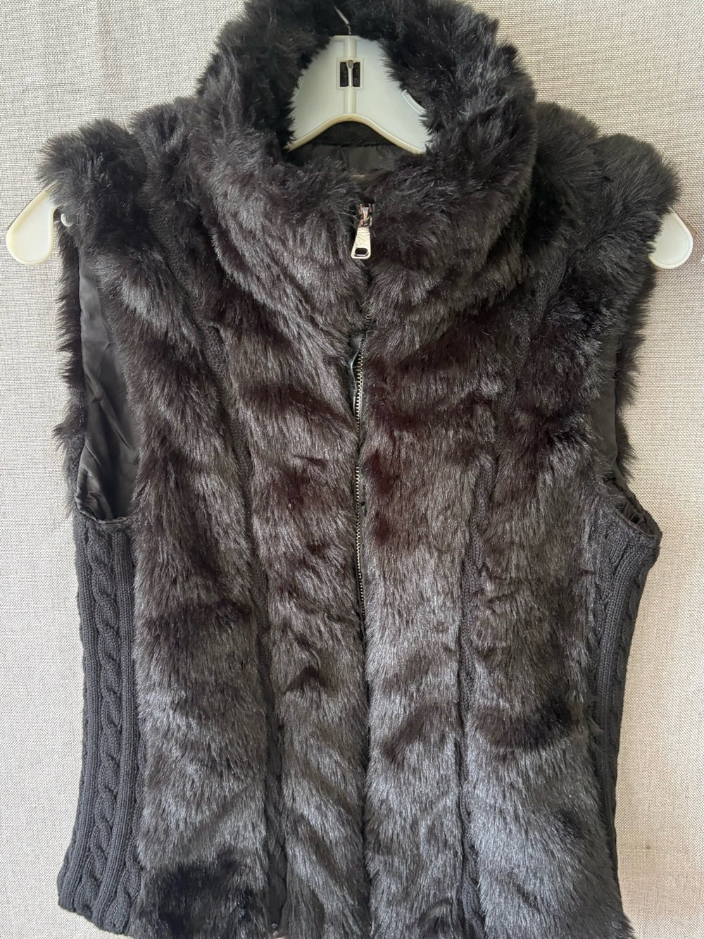 Ci Sono Women's Faux Fur Zip-Front Vest - black m/m project piece!